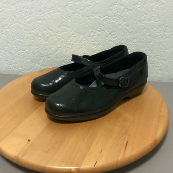 SAS San Antonio Shoemakers Shoes - SAS San Antonio Shoemaker Black Snake Embossed Mary Jane Comfort Shoes Women 6.5